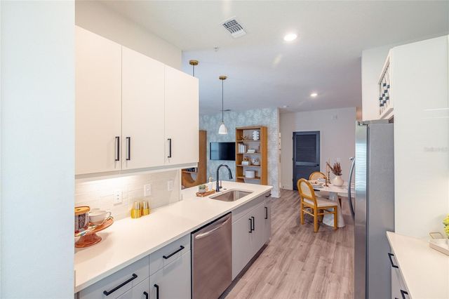 1420 LAKEFRONT DRIVE 1208, Sarasota, FL 34240