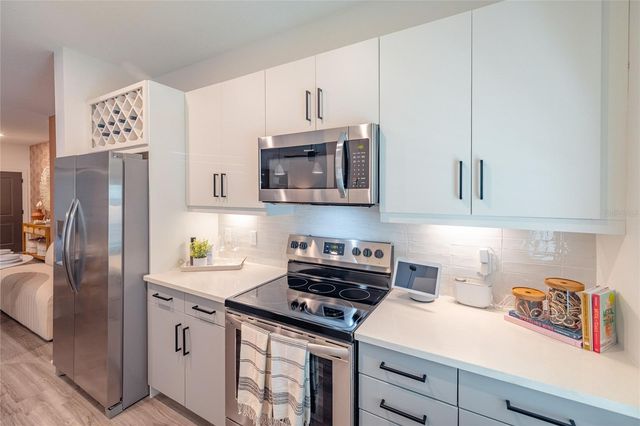 1420 LAKEFRONT DRIVE 1208, Sarasota, FL 34240