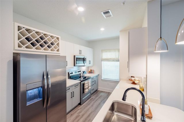 1420 LAKEFRONT DRIVE 1208, Sarasota, FL 34240