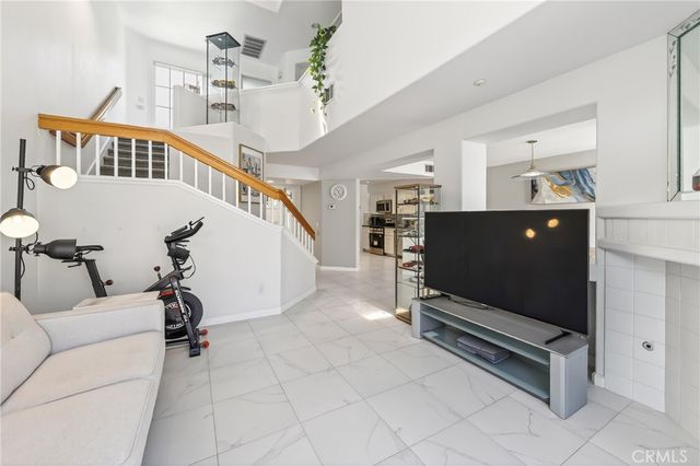 512 S Hollydale, Anaheim, CA 92808