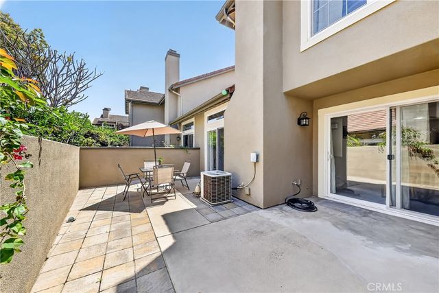 512 S Hollydale, Anaheim, CA 92808