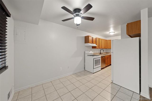 41166 N Woodbury Green Drive, Van Buren Twp, MI 48111