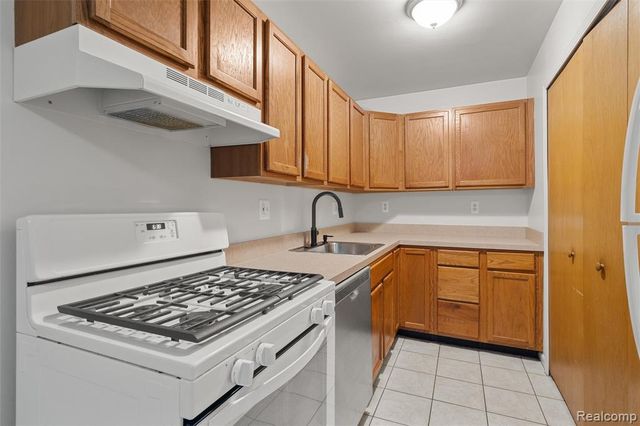 41166 N Woodbury Green Drive, Van Buren Twp, MI 48111