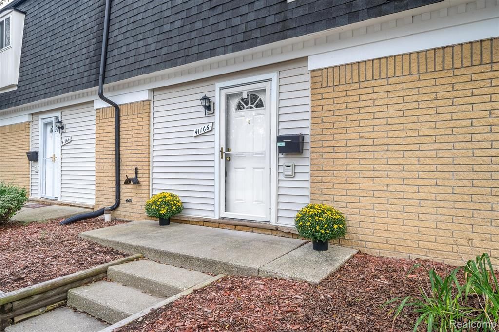 41166 N Woodbury Green Drive, Van Buren Twp, MI 48111