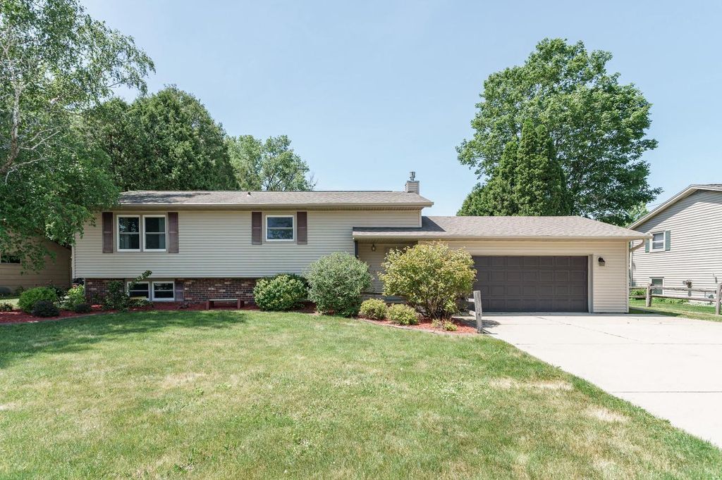 718 N Water STREET, Watertown, WI 53098