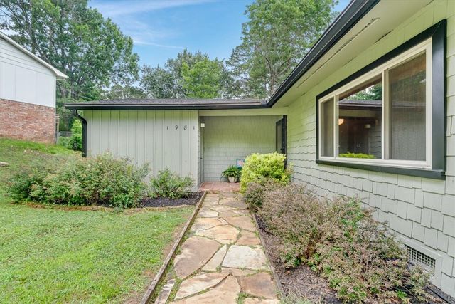 1981 N Greenview Drive, Fayetteville, AR 72701