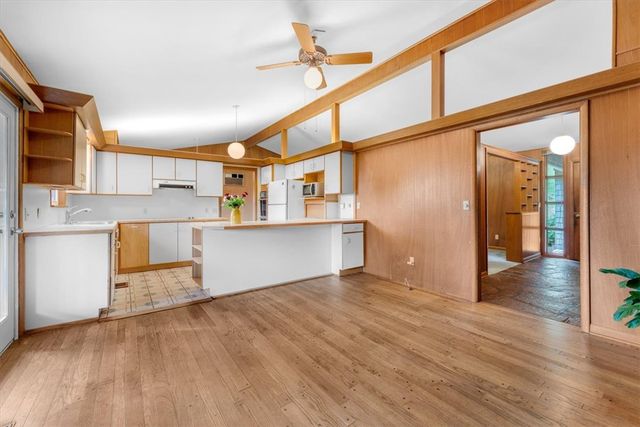 1981 N Greenview Drive, Fayetteville, AR 72701