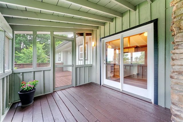 1981 N Greenview Drive, Fayetteville, AR 72701