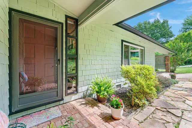 1981 N Greenview Drive, Fayetteville, AR 72701