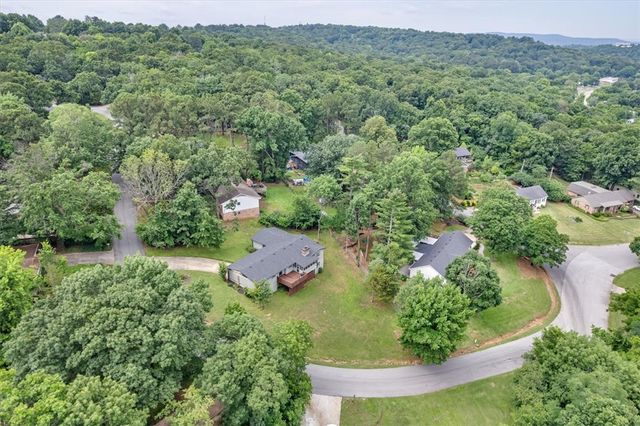 1981 N Greenview Drive, Fayetteville, AR 72701
