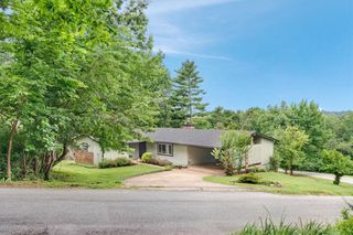 1981 N Greenview Drive, Fayetteville, AR 72701