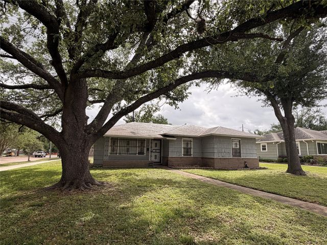 1018 Worthshire Street, Houston, TX 77008