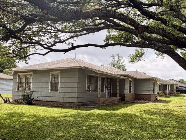 1018 Worthshire Street, Houston, TX 77008