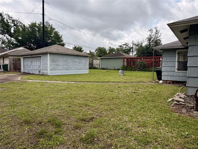 1018 Worthshire Street, Houston, TX 77008
