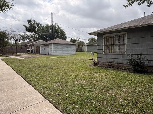1018 Worthshire Street, Houston, TX 77008