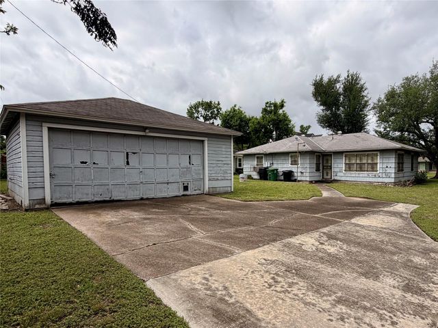 1018 Worthshire Street, Houston, TX 77008