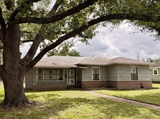 1018 Worthshire Street, Houston, TX 77008