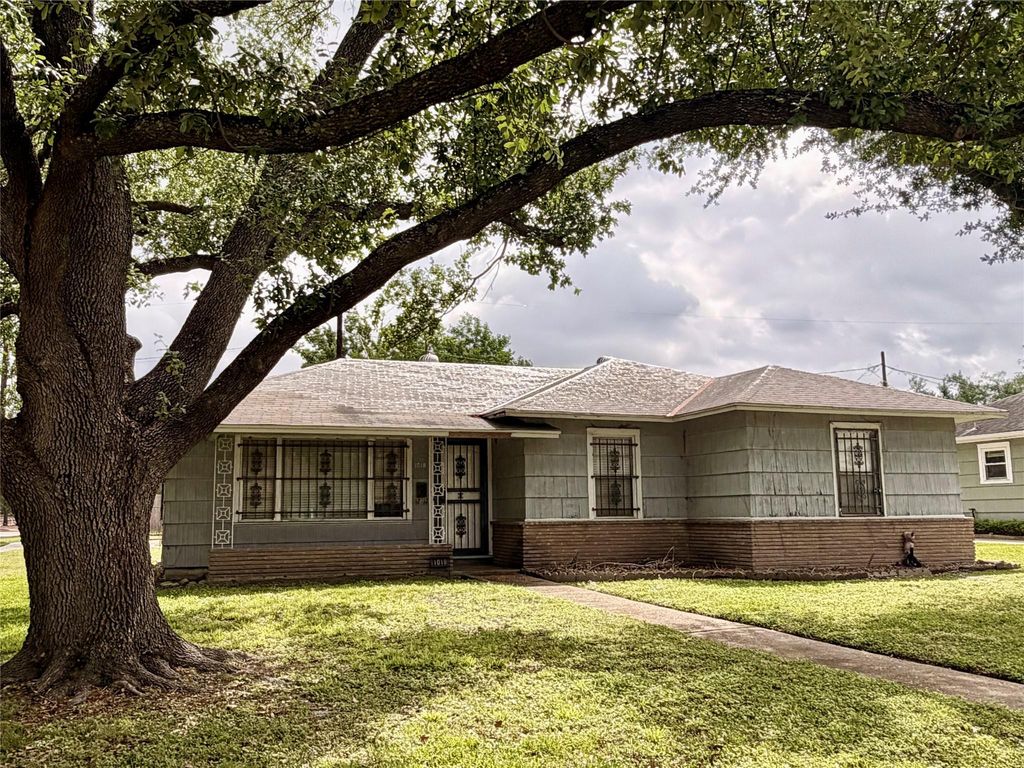 1018 Worthshire Street, Houston, TX 77008