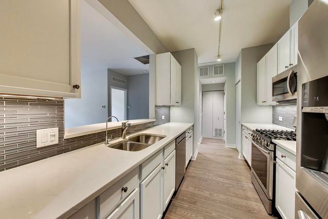 550 W Fulton Street 202, Chicago, IL 60661