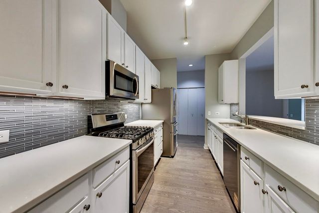550 W Fulton Street 202, Chicago, IL 60661