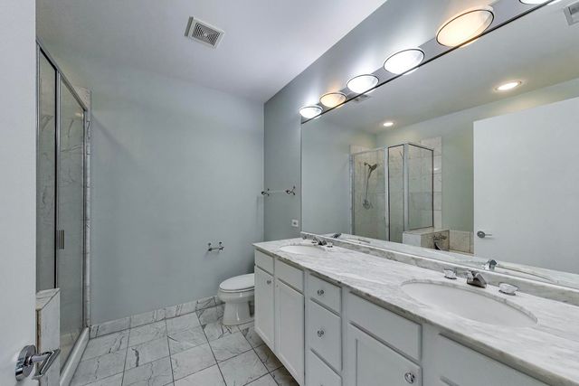 550 W Fulton Street 202, Chicago, IL 60661