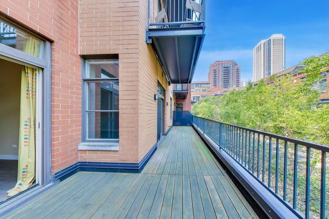 550 W Fulton Street 202, Chicago, IL 60661
