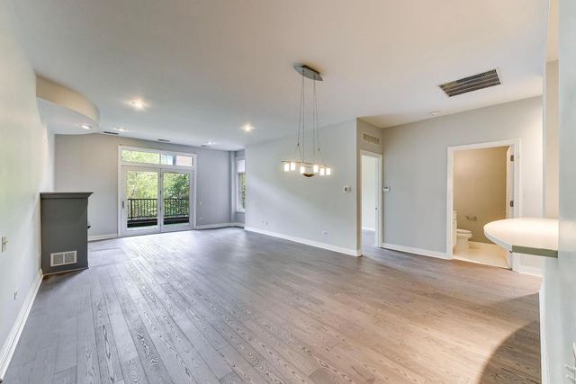 550 W Fulton Street 202, Chicago, IL 60661