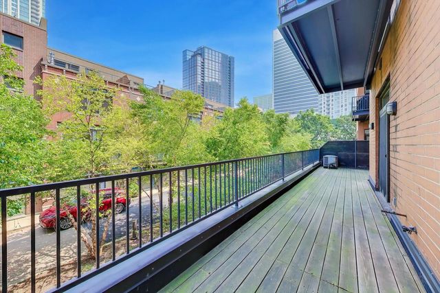 550 W Fulton Street 202, Chicago, IL 60661