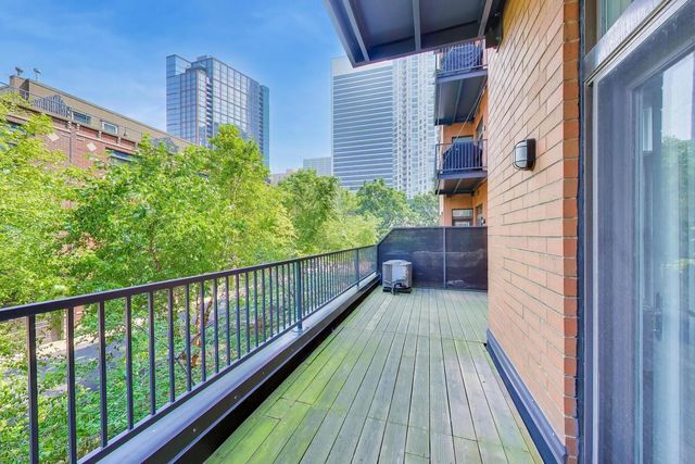 550 W Fulton Street 202, Chicago, IL 60661