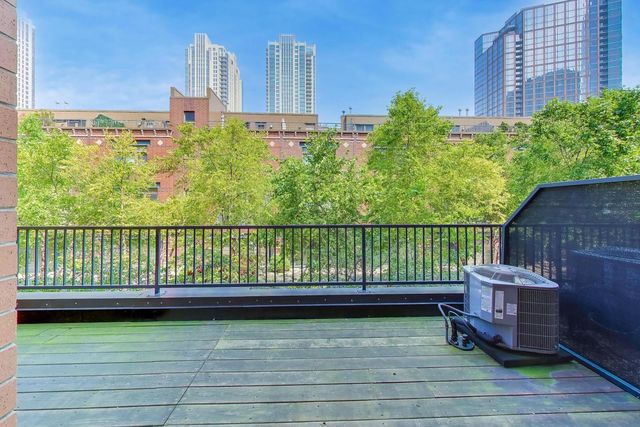 550 W Fulton Street 202, Chicago, IL 60661