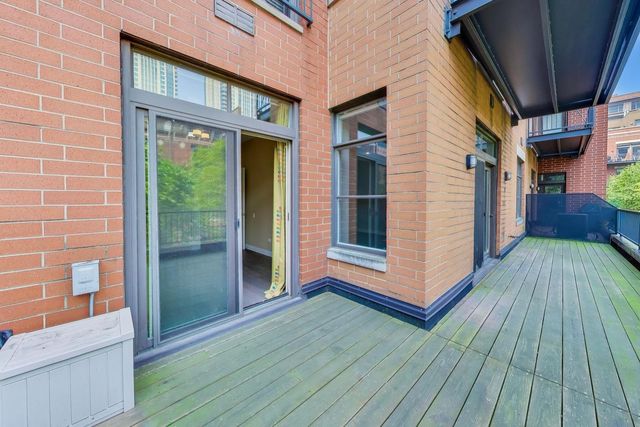 550 W Fulton Street 202, Chicago, IL 60661