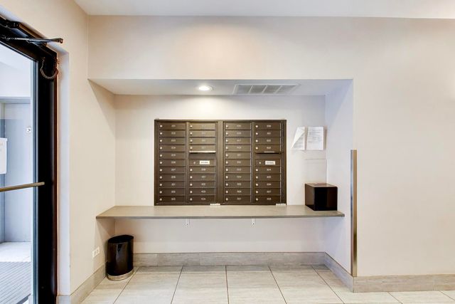 550 W Fulton Street 202, Chicago, IL 60661