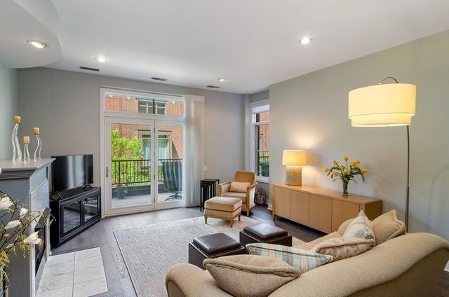 550 W Fulton Street 202, Chicago, IL 60661