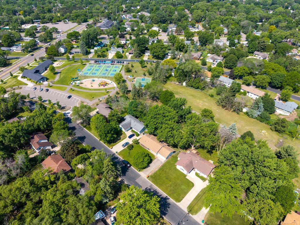 11748 Bittersweet Street NW, Coon Rapids, MN 55433