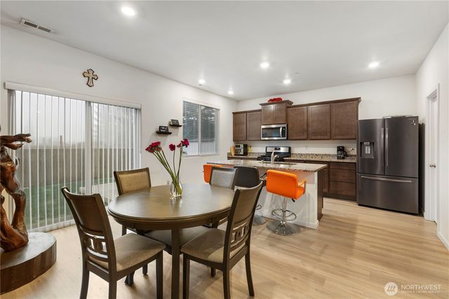 5819 114th Avenue Ct E, Puyallup, WA 98372