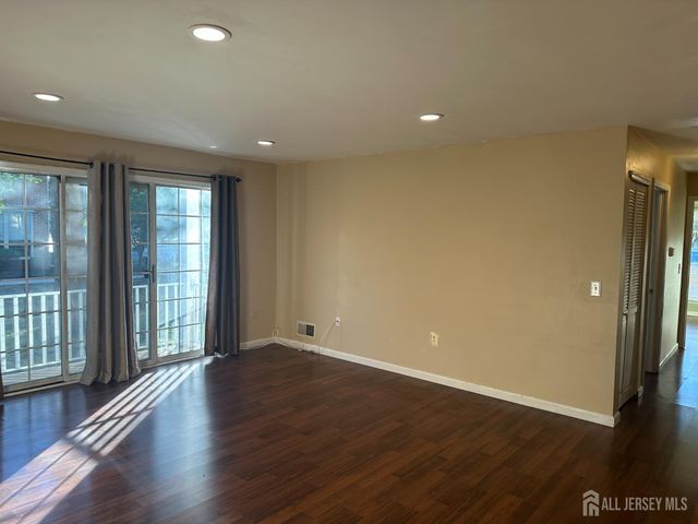 480 Witney Court, North Brunswick, NJ 08902