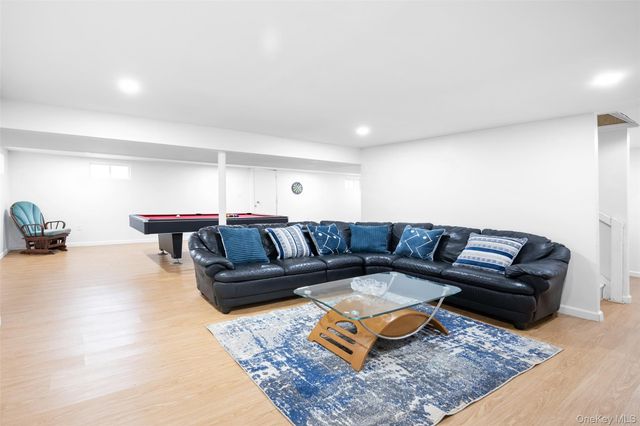 15 Alexander Drive, Syosset, NY 11791