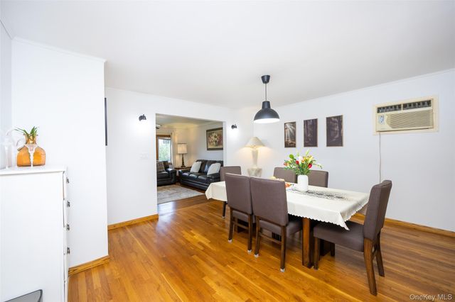 15 Alexander Drive, Syosset, NY 11791