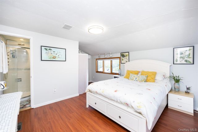 15 Alexander Drive, Syosset, NY 11791