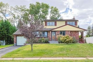 15 Alexander Drive, Syosset, NY 11791