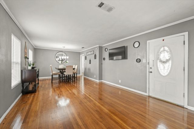 1207 Engle Avenue, Dallas, TX 75224