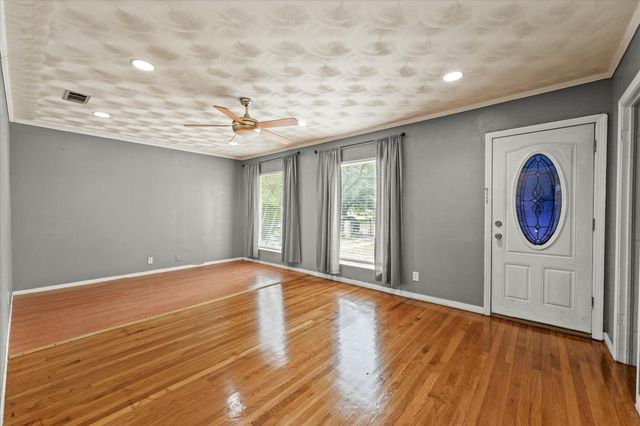 1207 Engle Avenue, Dallas, TX 75224