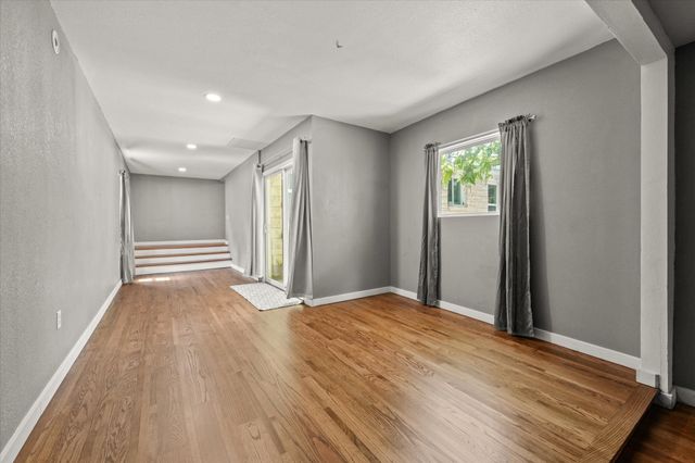 1207 Engle Avenue, Dallas, TX 75224