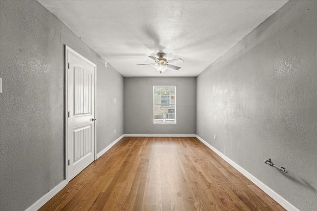 1207 Engle Avenue, Dallas, TX 75224