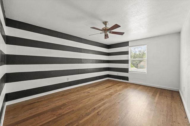 1207 Engle Avenue, Dallas, TX 75224