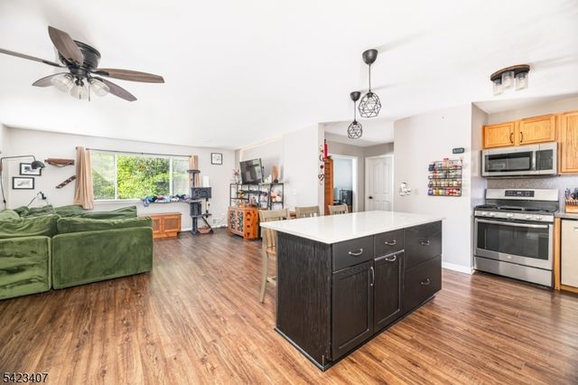 14 Falcon Ridge Way 4, Hamburg Boro, NJ 07419