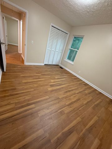 810 Summer Hill Ln, La Vergne, TN 37086