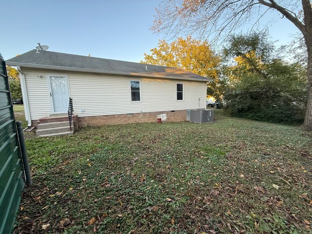 810 Summer Hill Ln, La Vergne, TN 37086