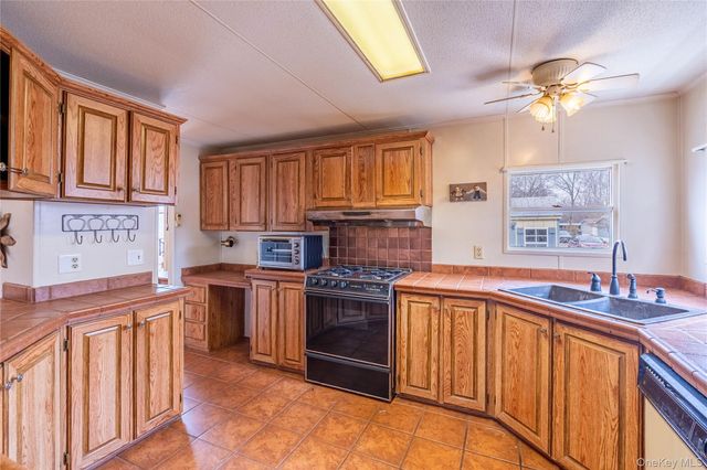10 Apple Lane, New Paltz, NY 12561