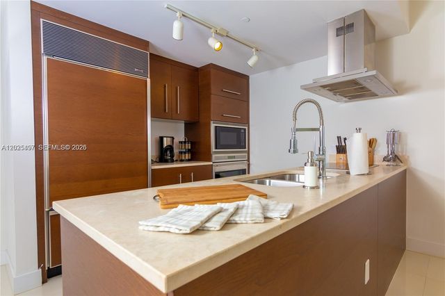 485 Brickell Ave 2006, Miami, FL 33131